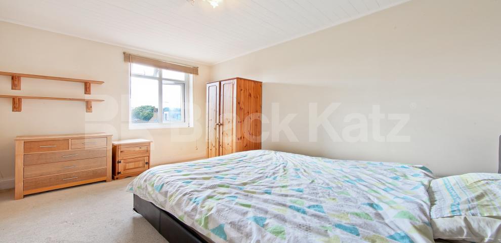 			UNDER OFFER , 2 Bedroom, 1 bath, 1 reception Apartment			 Clapham Manor Street, Clapham High Street